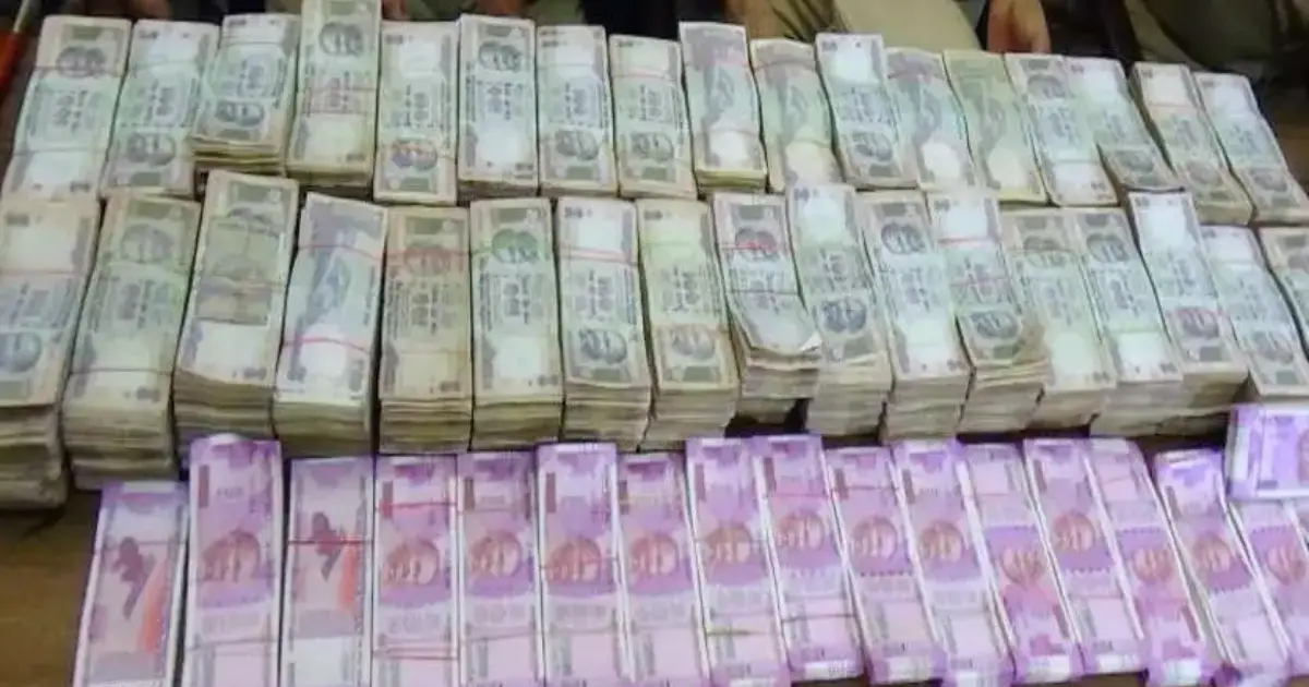 IT Dept raids trader, Rs 2.75 crore unaccounted cash seized